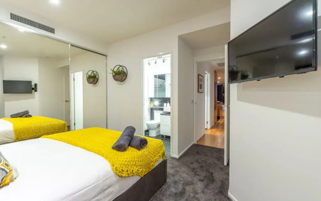 Luxury 3 Bed 2 Bath City Views