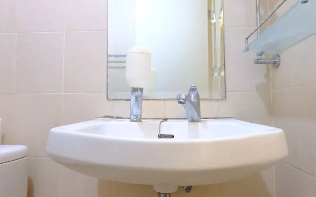 Homey And Modern Designed 2Br Apartment Parahyangan Residence
