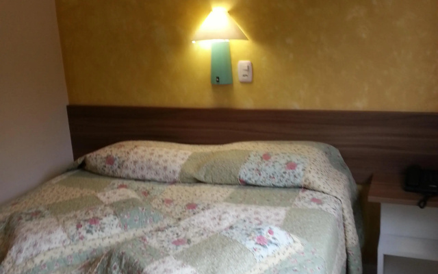 Adoro Hotel