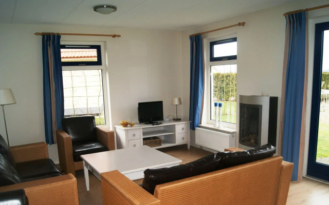 Chalet in Bergumermeer by the Marina