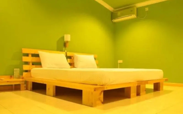 Yellow Rehendhi Inn