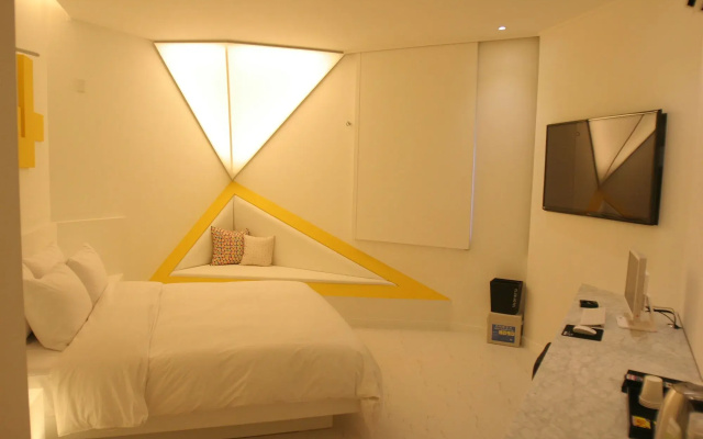 Club Hotel