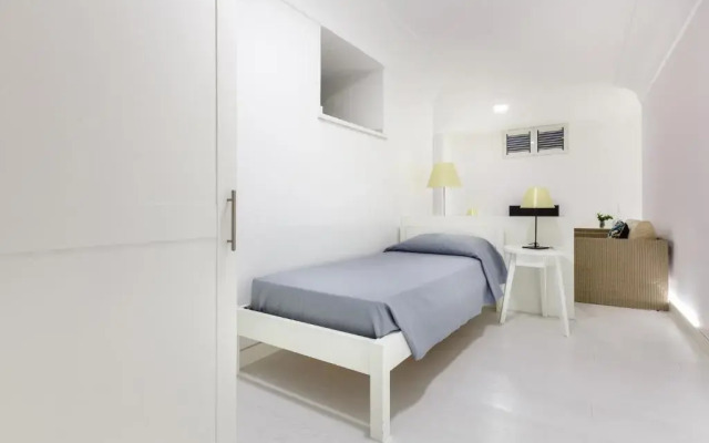 White Stylish Apartment 3