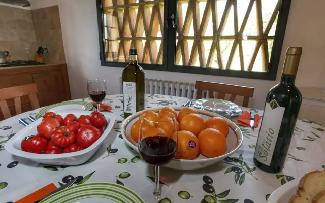Soothing Holiday Home in Castelnuovo dei Sabbioni With Pool