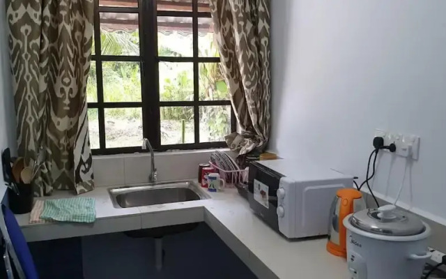MRI Homestay Sg Buloh - Village Bungalow with Swimming Pool