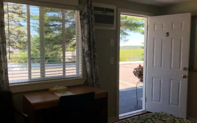 Admiral Motel