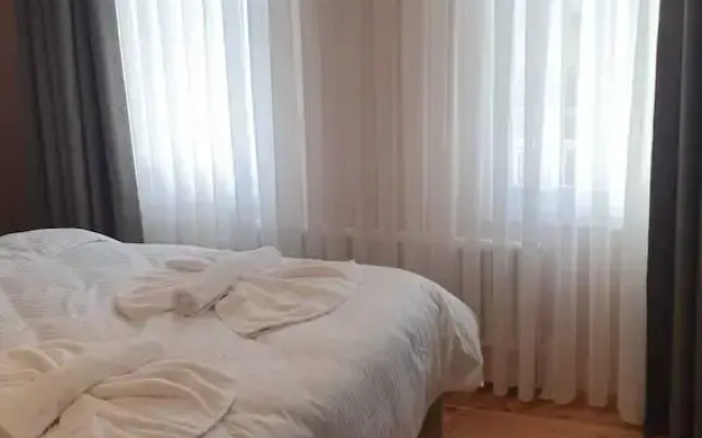Lovely Hi̇story