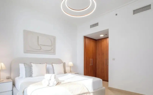 LUX  The Burj Vista Suite