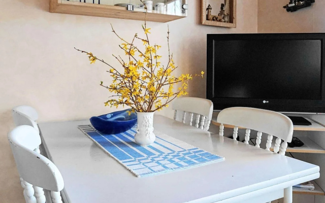 Seaside Charm in Flaton Retreat-by Traum
