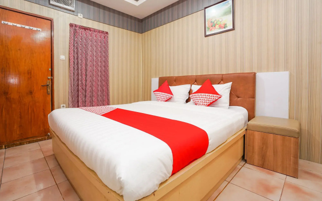 OYO 164 Ang's Residence