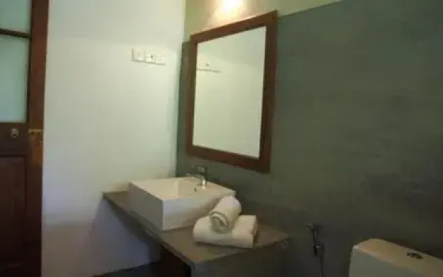 Bandura Kalawana Hotel