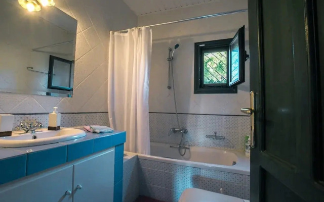 Nerotrivia Villa - Ocean Panorama and Lush Gardens