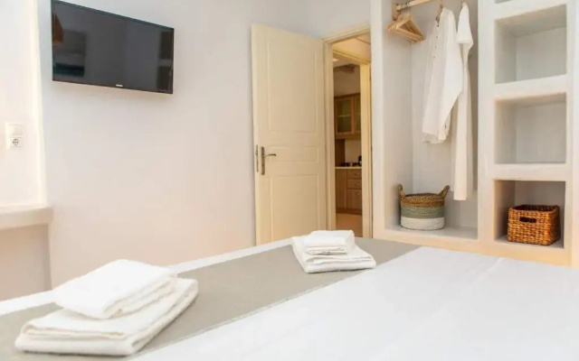 Sorokos Suite 8