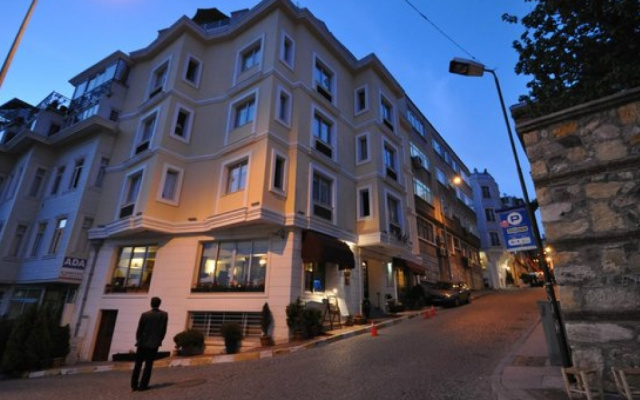 Daphne Hotel