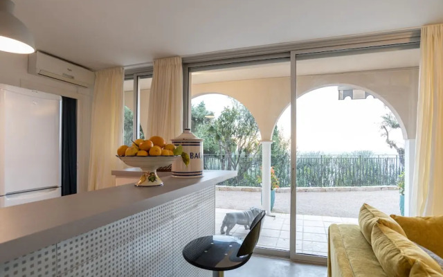 Appartement Dans Villa rez de Jardin vue mer