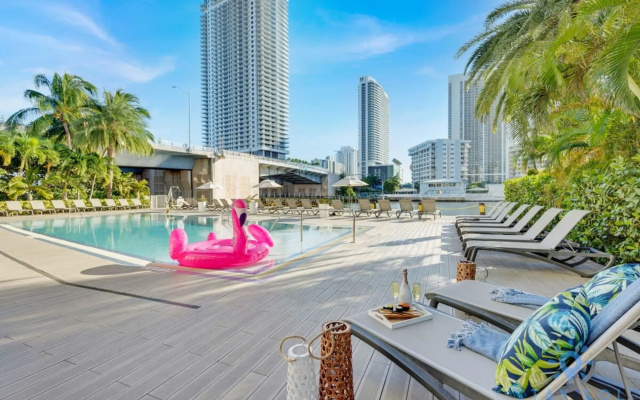 Spacious 2BR Condo Sleeps 6 Amazing Amenities