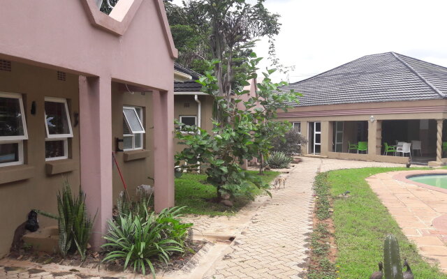Tasha Lodge and Tours in Livingstone, Zambia from 33$, photos, reviews - zenhotels.com hotel front