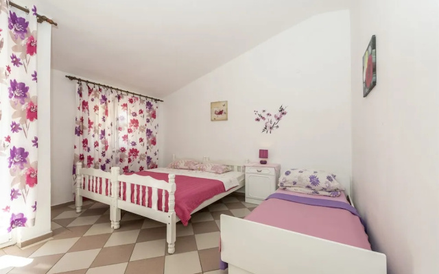 Apartments and Rooms Dragica