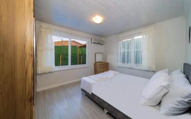 Villa with Private Pool near Airport in Muratpasa
