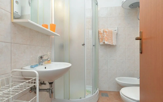 Apartment 522