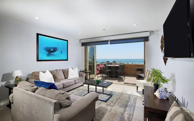 700-104 Water Front Condo w AC!