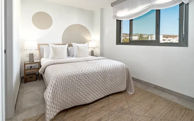 Inf2.4e - Modern 2-bed Apt With Roof top Pool