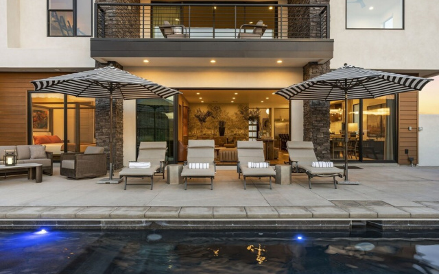 Ever-changing Sky 7 Bedroom Home