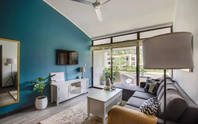 Modern PENTHOUSE w view, office space, pool, gym, tennis