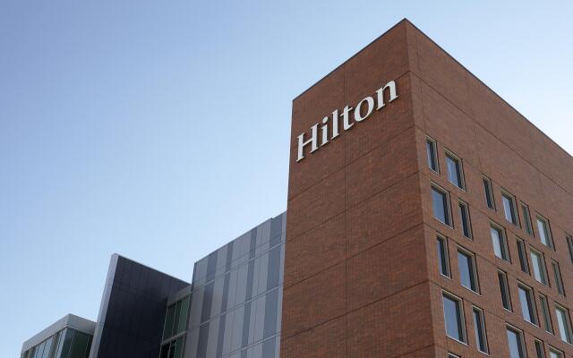 Отель Hilton Columbus Downtown вид на фасад