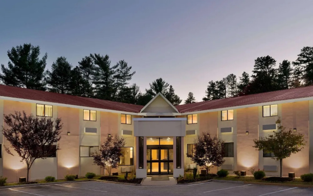 White Lake Inn & Tavern