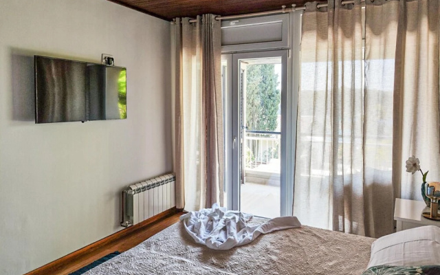 Amazing Home in Omisalj With Jacuzzi, Wifi and 4 Bedrooms