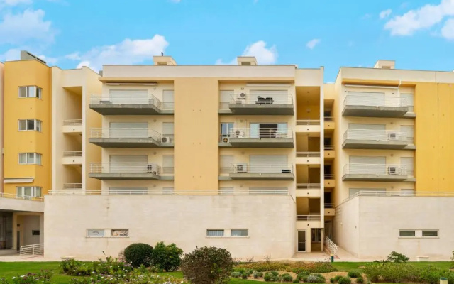 WHome Family Holidays w/ S-Pool, AC, Elevator & Garage