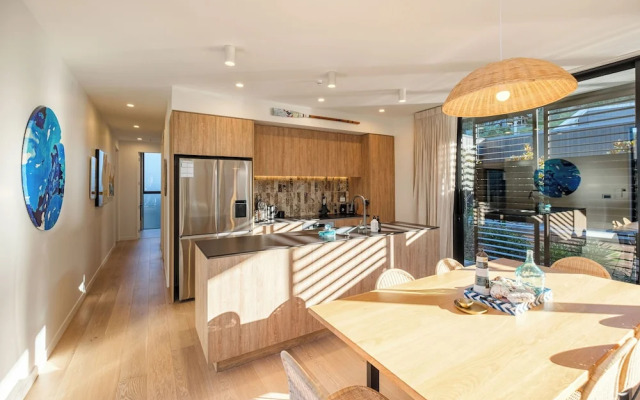 Waiata Beach House - Onetangi Beach