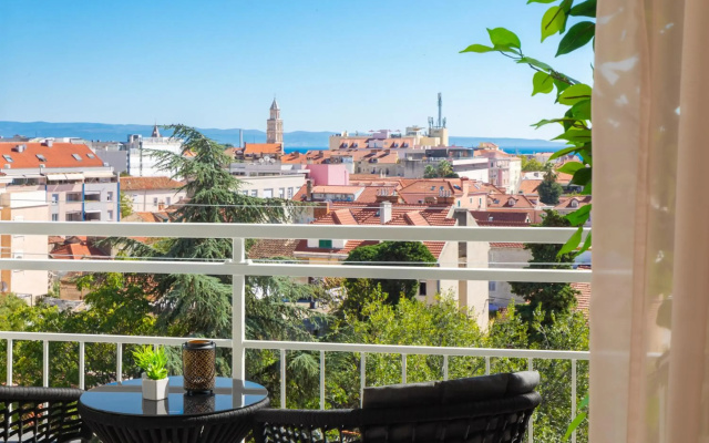 V Luxury Apartment