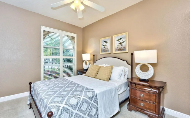 Tuscan Vacation Rental. Stylish 3-Bedroom Getaway Near Vanderbilt Beach Enjoy a Private Pool, Spacious Layout, and Modern Comforts Perfect for Families, Groups, and Pet-Friendly Stays