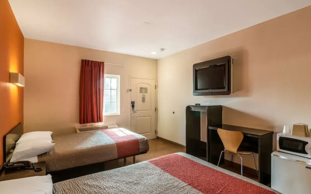 Motel 6 Bell Gardens, CA - Los Angeles