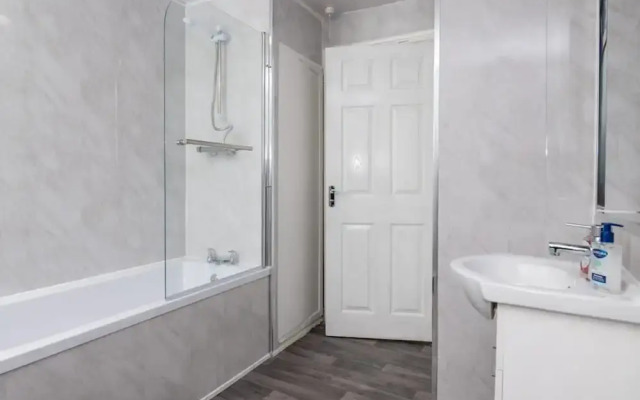 4-bed - Sleeps 8- Free Parking - Pet Friendly