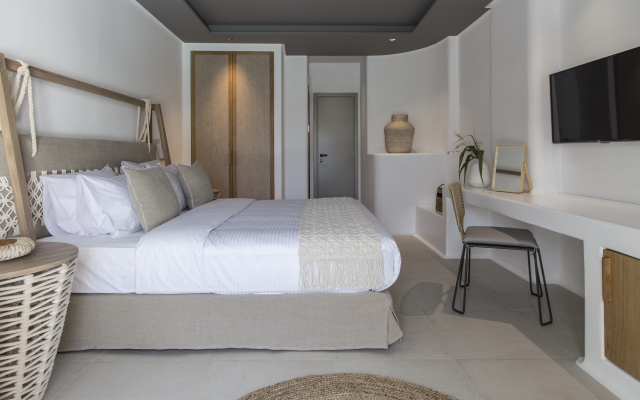 Adorno Beach Hotel & Suites