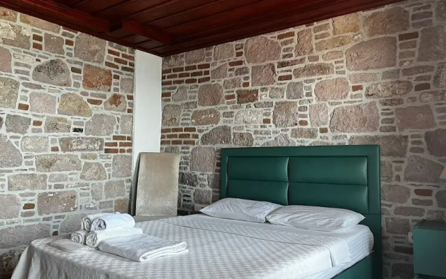 Cunda Esin