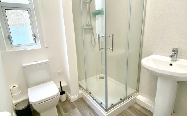 Spacious Two Bed Apartment in Poole