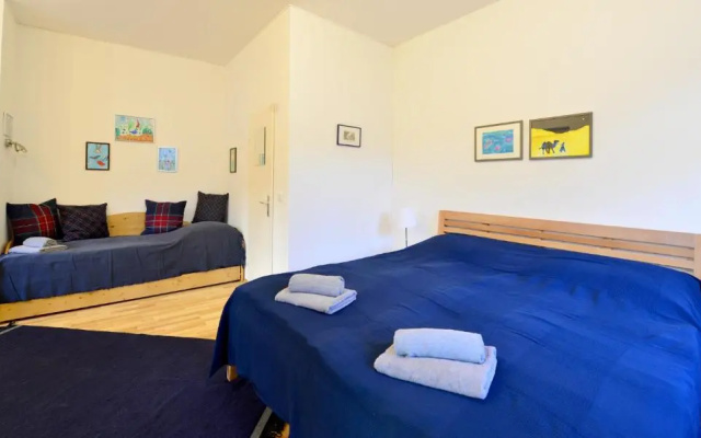 House with Courtyard & Parking Close To Stadtpark