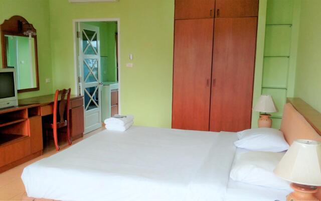 PJ Phuket Town Hotel комната для гостей