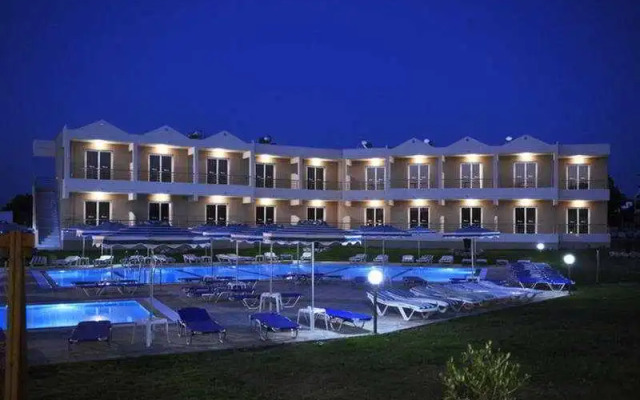 Emerald Hotel вид на фасад