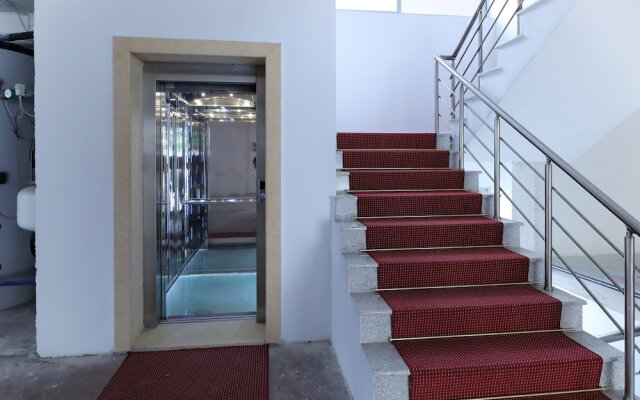 Отель Gjuta Hotel Албания, Тирана - отзывы, цены и фото номеров - забронировать отель Gjuta Hotel онлайн вид на фасад