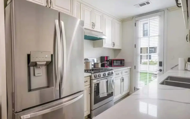 Newly Built Pasadena Retreat Parking Great Location