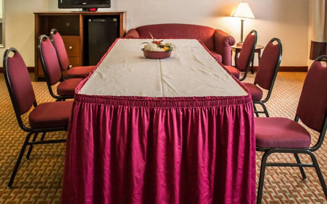 Quality Inn East Liverpool - Calcutta