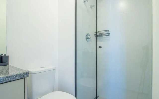 Studio Elegante com Varanda e Tima Localiza o
