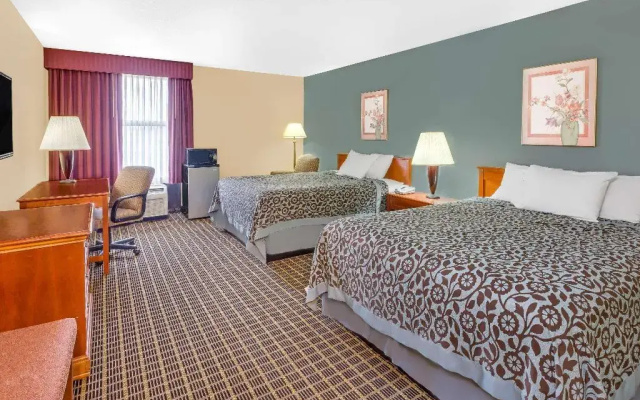 Days Inn and Suites Kalamazoo