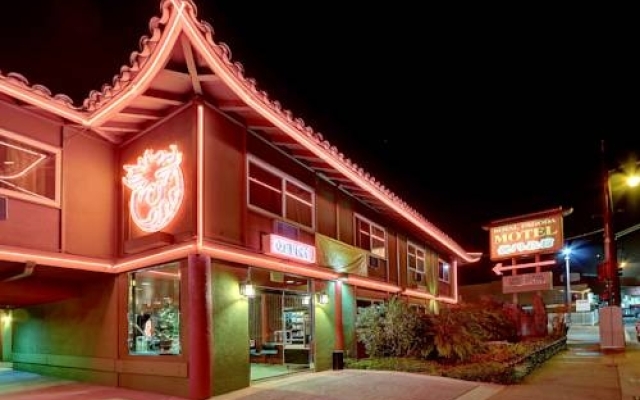 Отель Royal Pagoda Motel вид на фасад