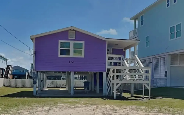 Surfside Beach Bungalow by Ryson Vacation Rentals